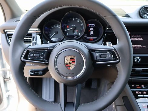 Certified 2025 Porsche Macan AWD/4WD image 27