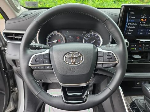 Used 2022 Toyota Highlander Platinum FWD image 36