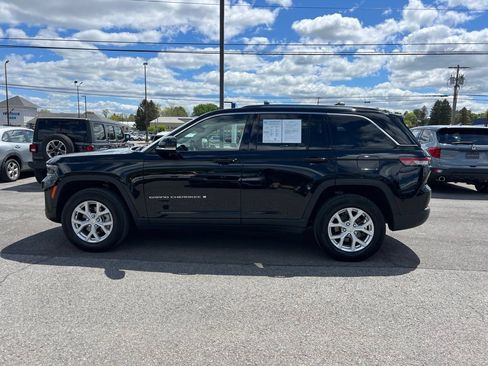 Used 2023 Jeep Grand Cherokee Limited AWD/4WD image 2