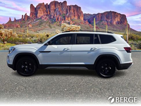 New 2026 Volkswagen Atlas Peak Edition image 3