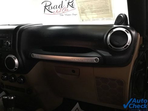 Used 2011 Jeep Wrangler Sahara w/ Dual Top Group AWD/4WD image 26