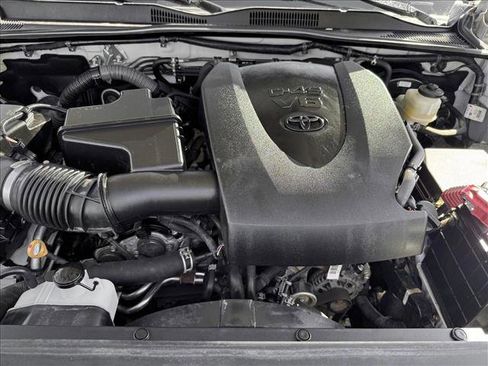 Used 2017 Toyota Tacoma TRD Sport w/ Premium & Technology Package image 21