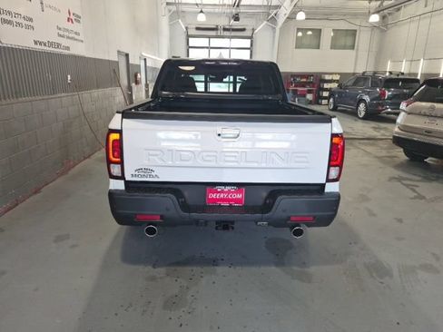 Used 2025 Honda Ridgeline Black Edition image 4