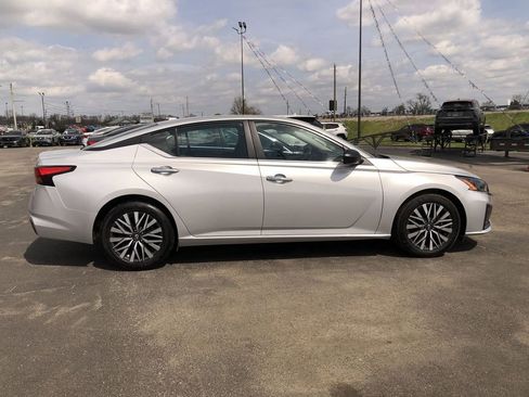 Used 2025 Nissan Altima 2.5 SV FWD image 6