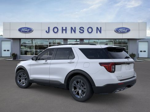 New 2026 Ford Explorer Active w/ Active Comfort Package AWD/4WD image 4