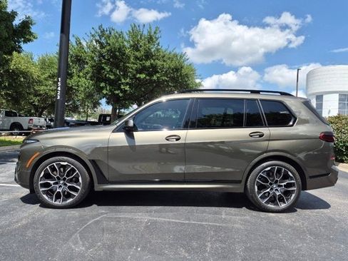 Used 2025 BMW X7 xDrive40i w/ M Sport Package AWD/4WD image 8
