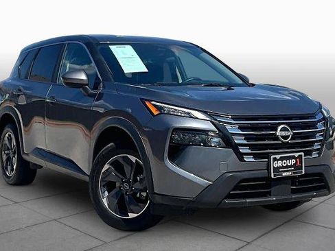 Certified 2025 Nissan Rogue SV FWD image 3