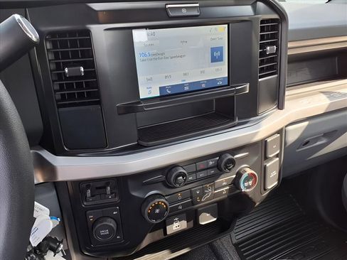 New 2025 Ford F550 4x4 Regular Cab Super Duty image 5