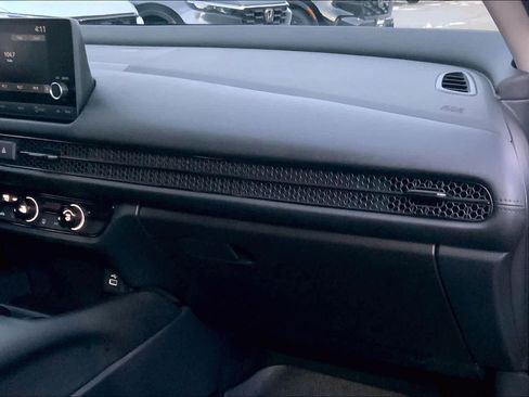 Used 2025 Honda HR-V LX image 18