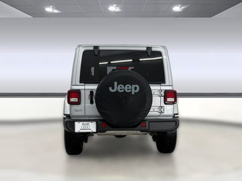 Used 2023 Jeep Wrangler Unlimited Sahara w/ Cold Weather Group AWD/4WD image 9