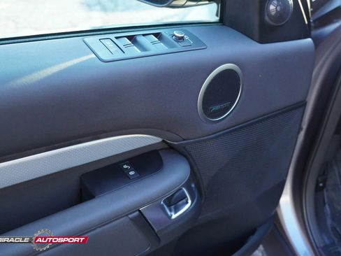 Used 2020 Land Rover Discovery Landmark image 15