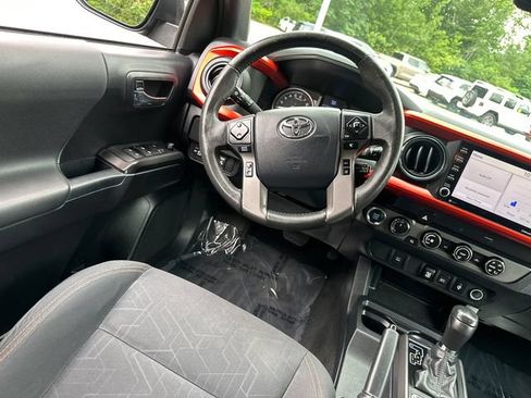 Used 2020 Toyota Tacoma TRD Off-Road AWD/4WD image 19