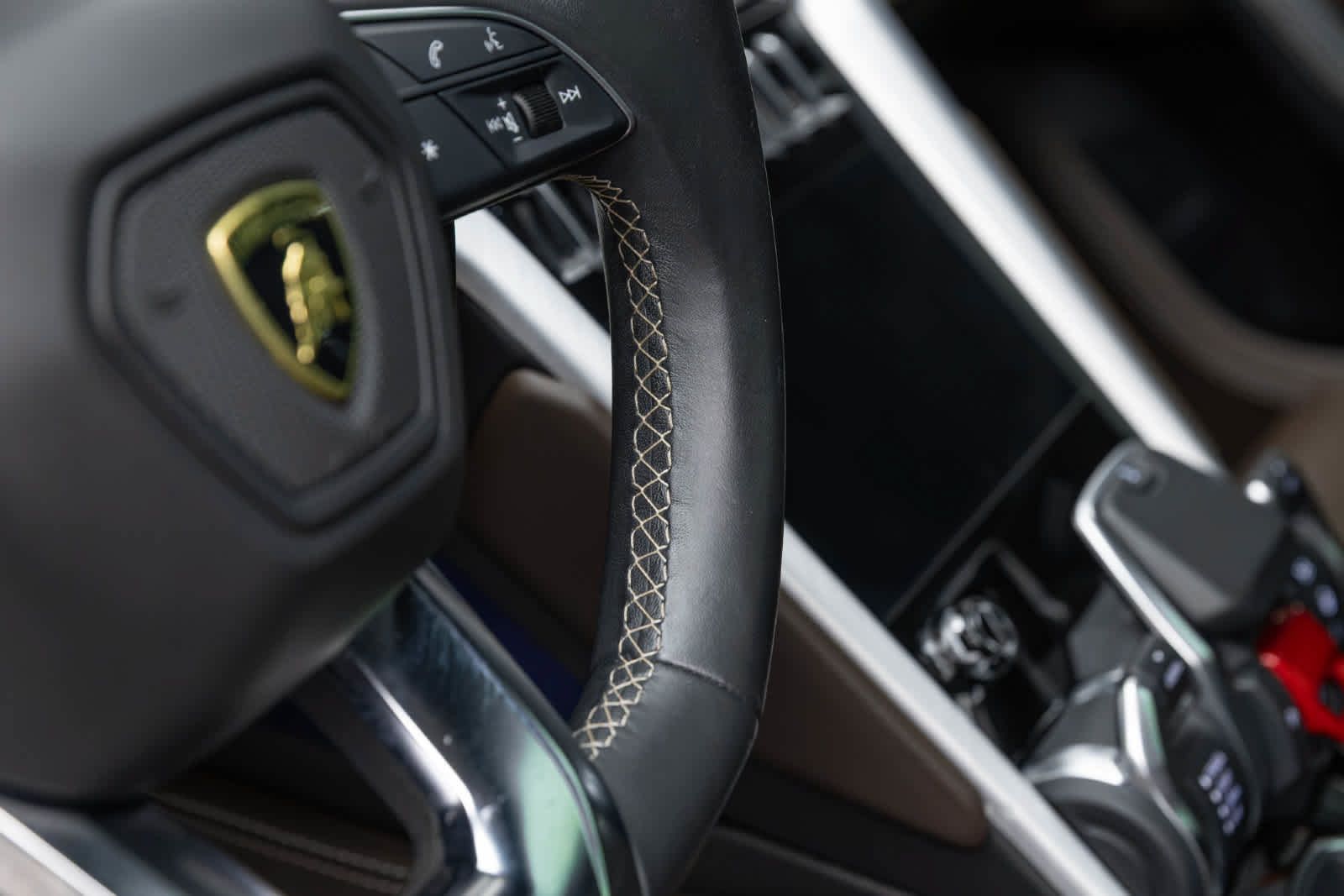 Used 2023 Lamborghini Urus S AWD/4WD image 30