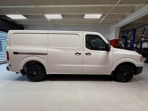Used 2016 Nissan NV 2500 SV RWD image 10