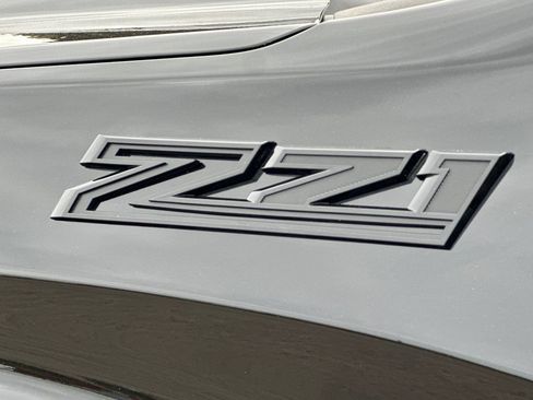 Used 2025 Chevrolet Silverado 1500 LT Trail Boss w/ LT Trail Boss Premium Package AWD/4WD image 33