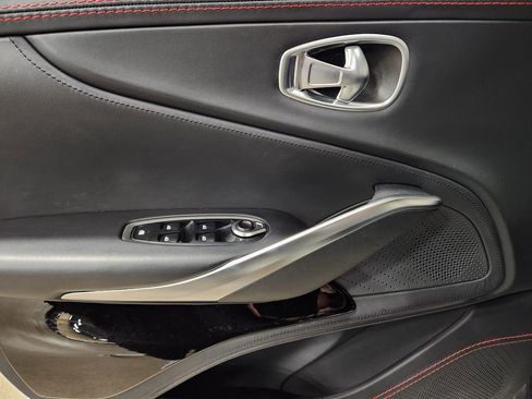 Used 2023 Aston Martin DBX image 41