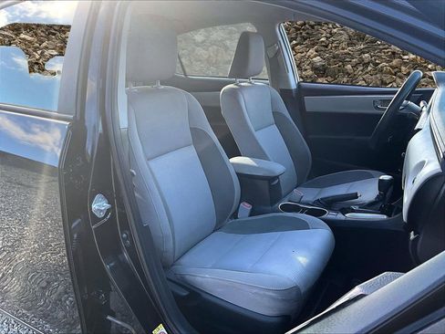 Used 2018 Toyota Corolla LE image 7