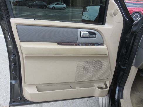 Used 2014 Ford Expedition EL XLT w/ Equipment Group 202A AWD/4WD image 28