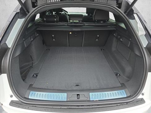 New 2026 Land Rover Range Rover Velar Dynamic SE image 12