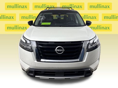 Used 2024 Nissan Pathfinder Platinum FWD image 14