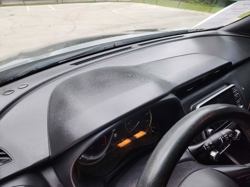 Used 2019 Nissan Kicks SR w/ SR Premium Package FWD image 18