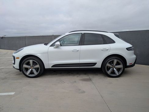 Certified 2025 Porsche Macan AWD/4WD image 2