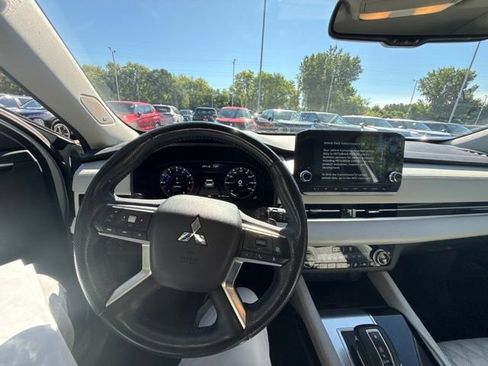 Used 2025 Mitsubishi Outlander SE AWD/4WD image 9
