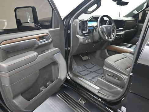 Used 2025 Chevrolet Silverado 2500 High Country w/ High Country Premium Package AWD/4WD image 10