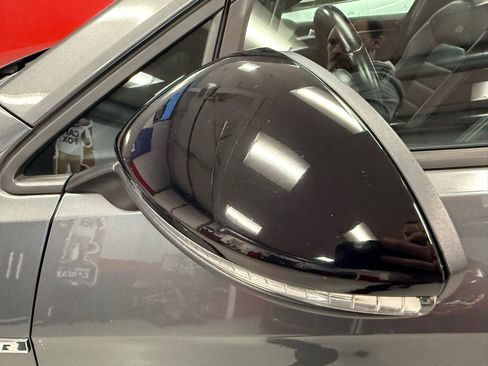 Used 2019 Volkswagen Golf R 4-Door image 16