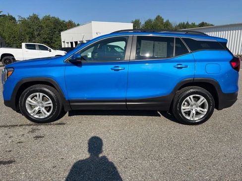 Used 2024 GMC Terrain SLE w/ Driver Convenience Package AWD/4WD image 3