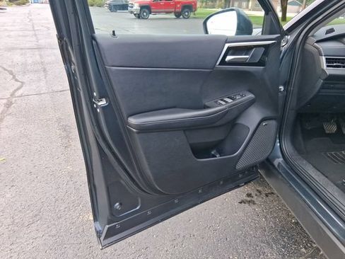 Used 2025 Mitsubishi Outlander AWD image 9