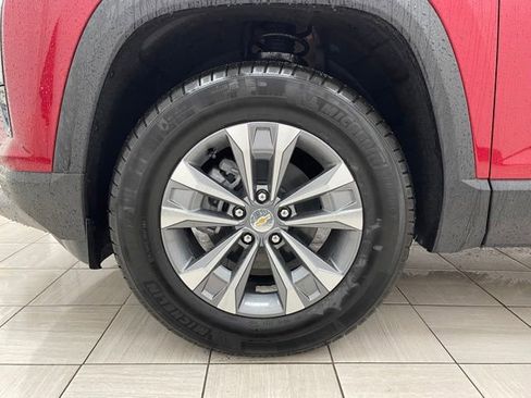 New 2026 Chevrolet Equinox LT w/ Convenience Package II AWD/4WD image 8