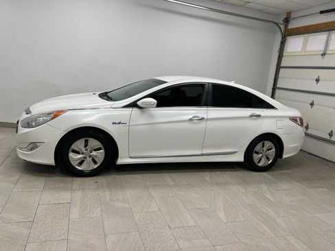 Used 2014 Hyundai Sonata Hybrid FWD image 2
