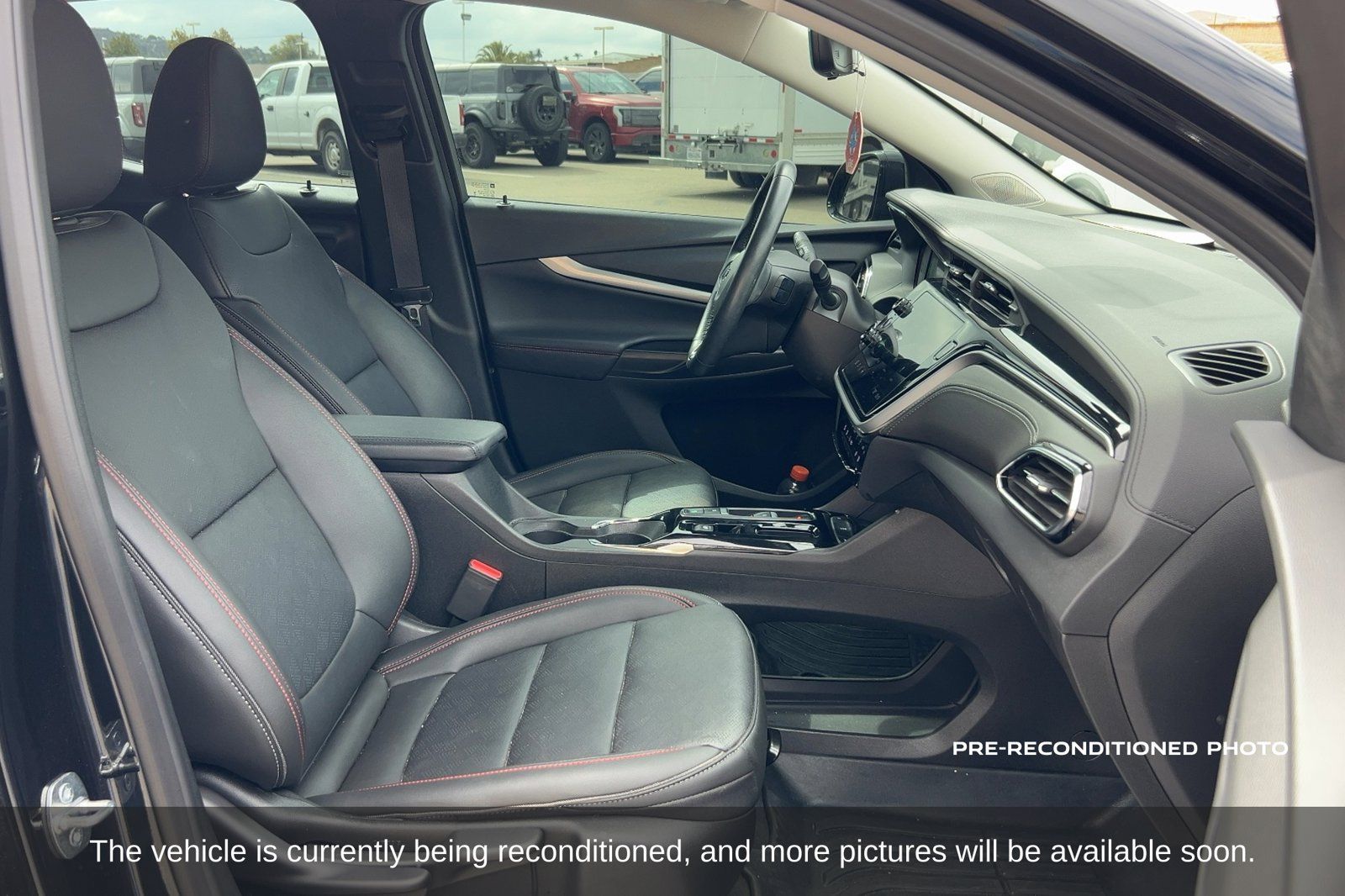 Used 2023 Chevrolet Bolt EUV Premier w/ Redline Edition FWD image 15