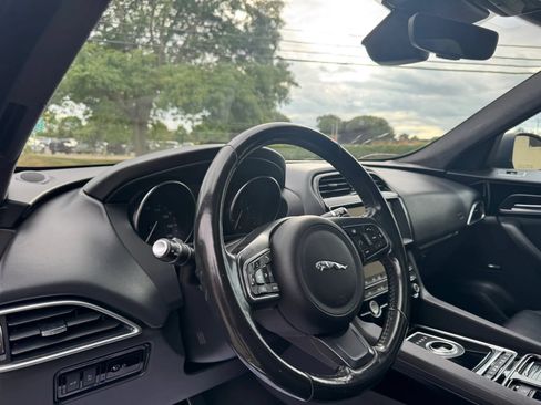 Used 2019 Jaguar F-PACE Premium AWD/4WD image 22