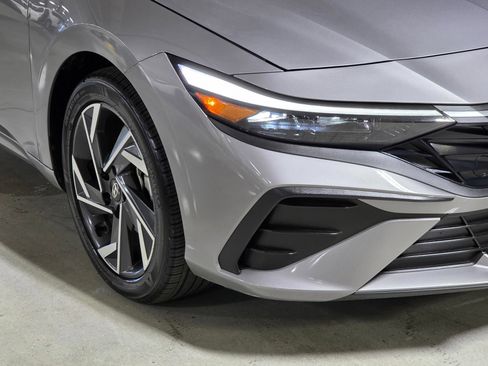 Certified 2025 Hyundai Elantra Sport FWD image 10