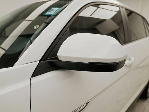 Used 2024 Volkswagen Atlas Cross Sport SE image 18