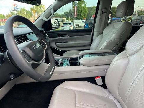 Used 2023 Jeep Wagoneer Series III w/ Convenience Group I AWD/4WD image 7