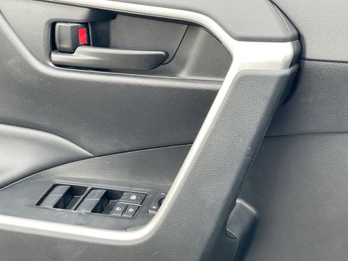 Certified 2023 Toyota RAV4 LE AWD/4WD image 8