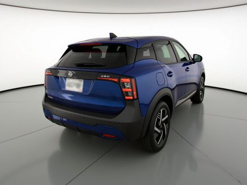 Used 2025 Nissan Kicks SV FWD image 9