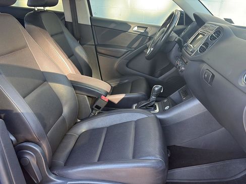 Used 2016 Volkswagen Tiguan S image 17