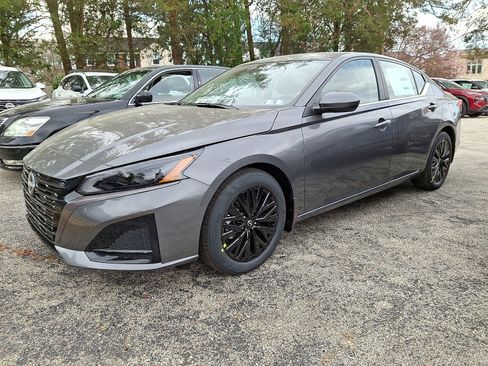 New 2026 Nissan Altima 2.5 SV FWD image 2