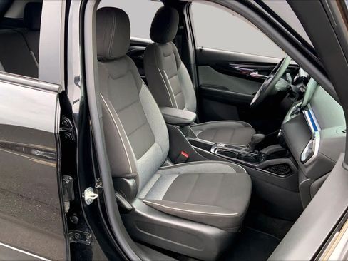 Used 2024 Chevrolet TrailBlazer LS w/ LS Convenience Package FWD image 9