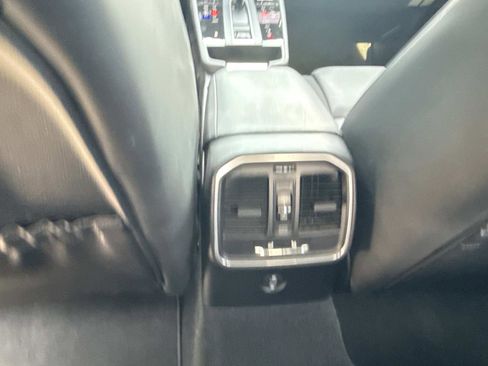 Certified 2022 Porsche Macan image 38