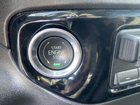 Used 2025 Chevrolet Silverado 2500 LT w/ Convenience Package image 17