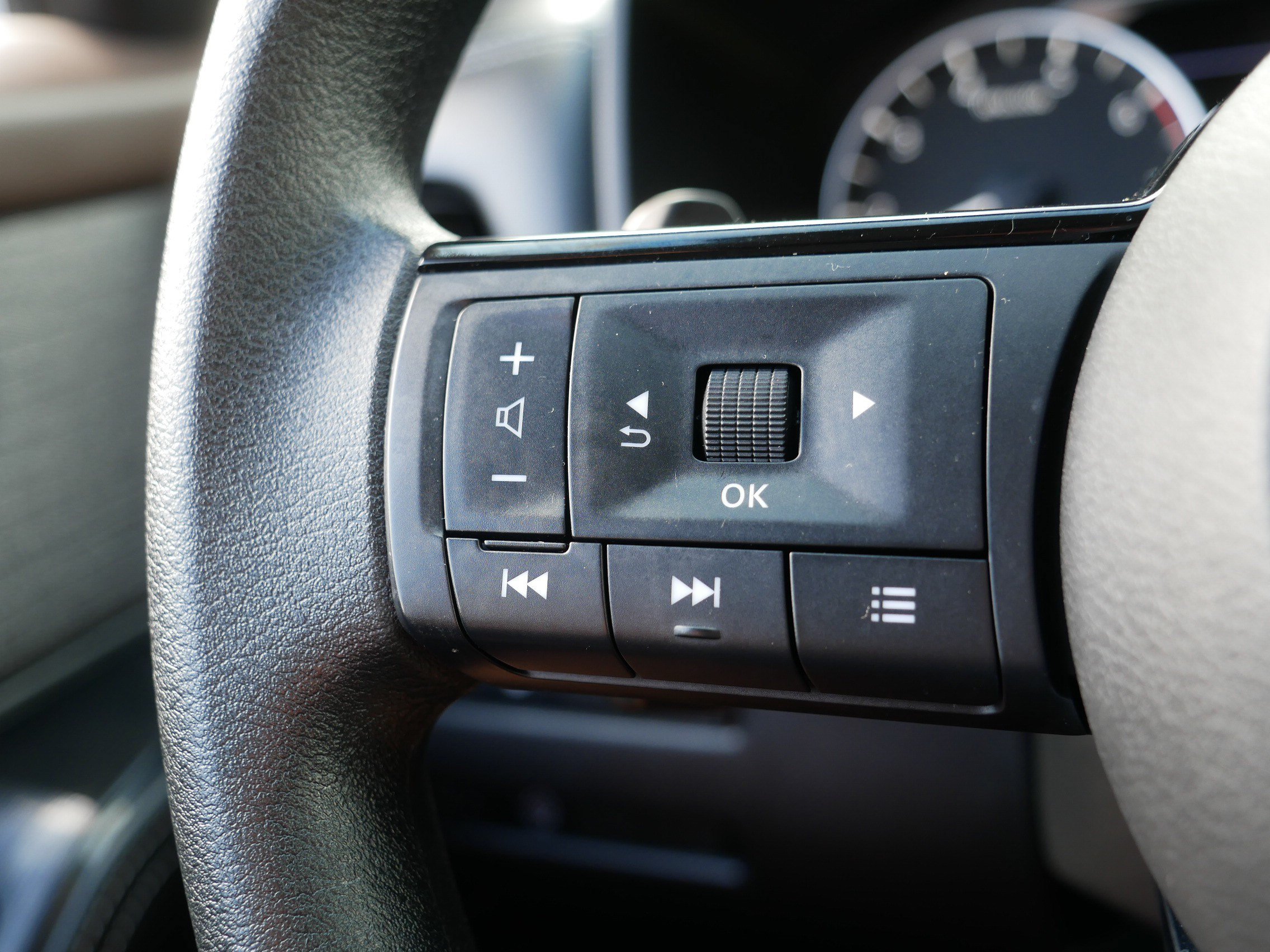 Certified 2023 Nissan Rogue SV AWD/4WD image 28