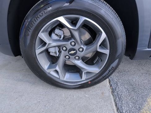 Used 2024 Chevrolet Trax LT w/ Driver Confidence Package FWD image 24