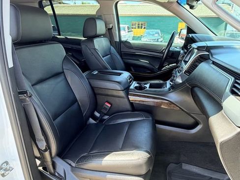 Used 2018 Chevrolet Suburban LT RWD image 24