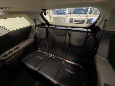 Used 2025 Kia Carnival SX image 33