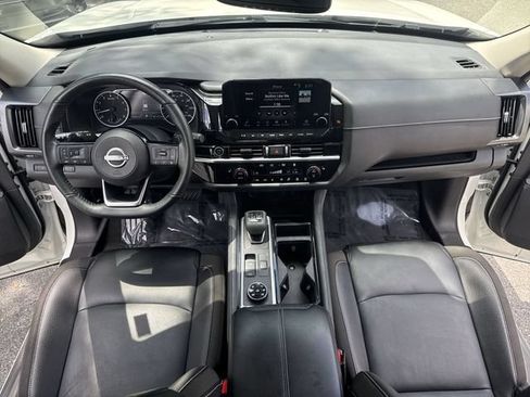 Used 2022 Nissan Pathfinder SL AWD/4WD image 9